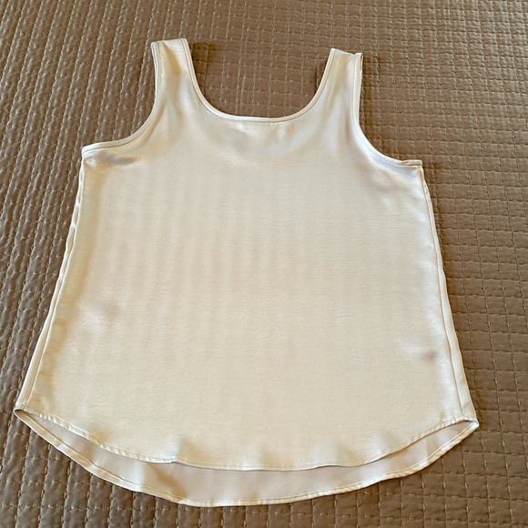 NWOT - BANANA REPUBLIC MATTE SATIN TANK - Picture 4 of 5